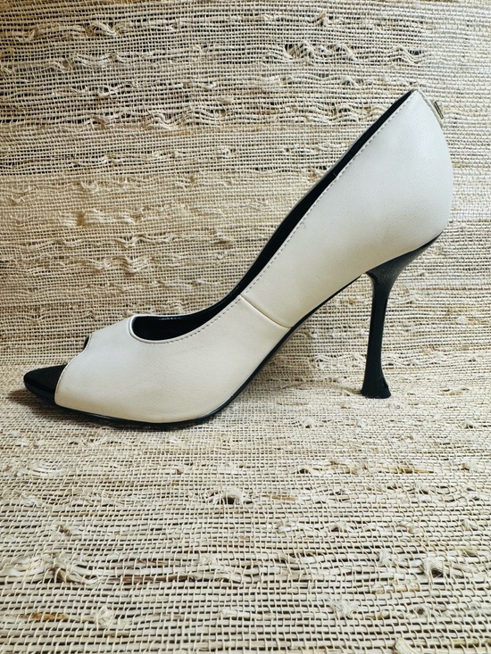 Guess Shoes - GUESS Peep Toe Stiletto Heels White with Black Patent Heels and Toe Points Sz 8